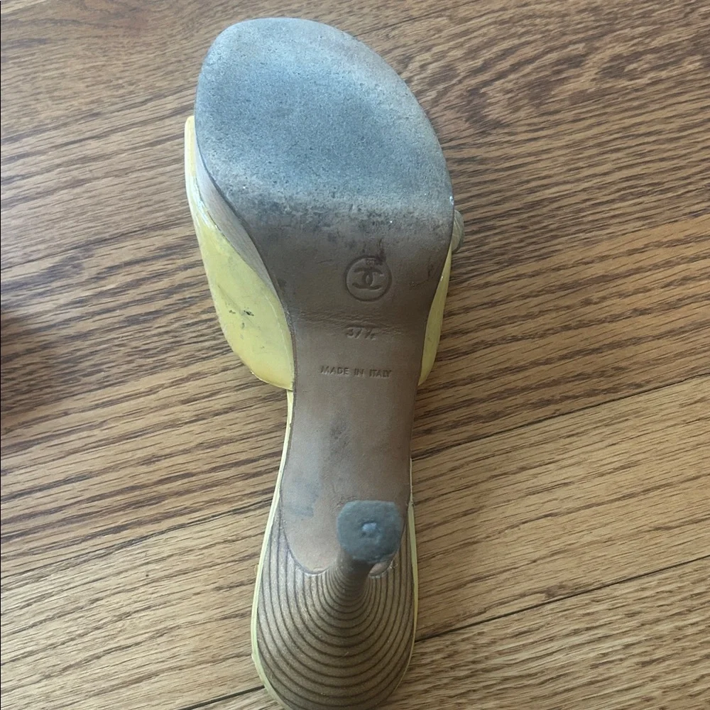 Authentic and Vintage Chanel Heels Size 37.5 - Picture 7 of 16
